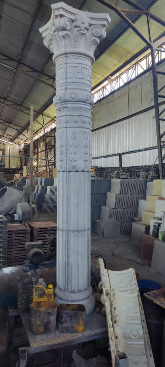 Pilar circular con detalles ornamentales
