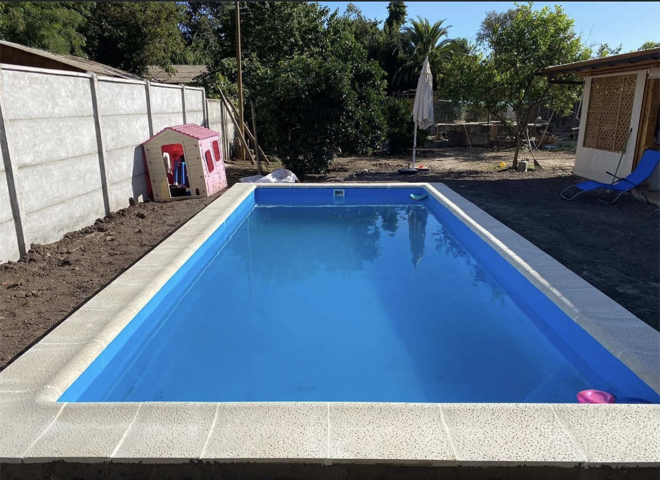 Bordes rectos en piscina, muestra de Losetas Chile
